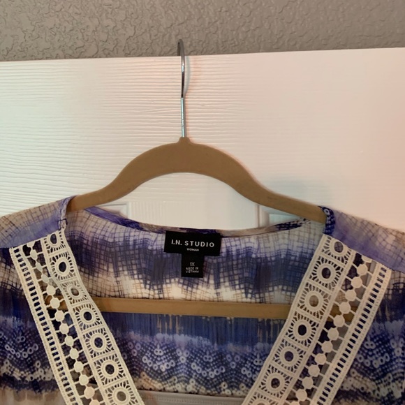 Blue and Tan Tunic with Lace Detail - Picture 4 of 4